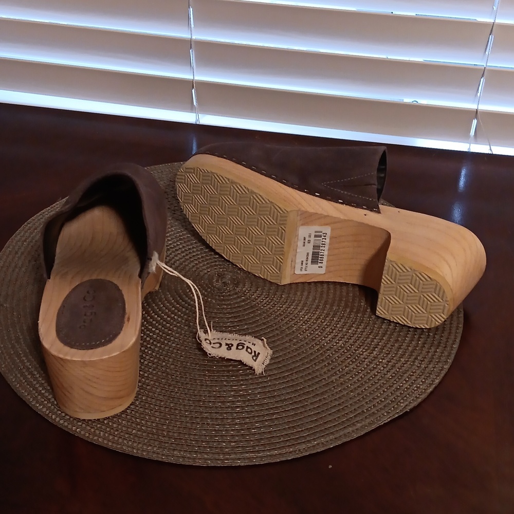 Elegant Grey/ Tan Suede Mules with Wooden Heel - Picture 2 of 3